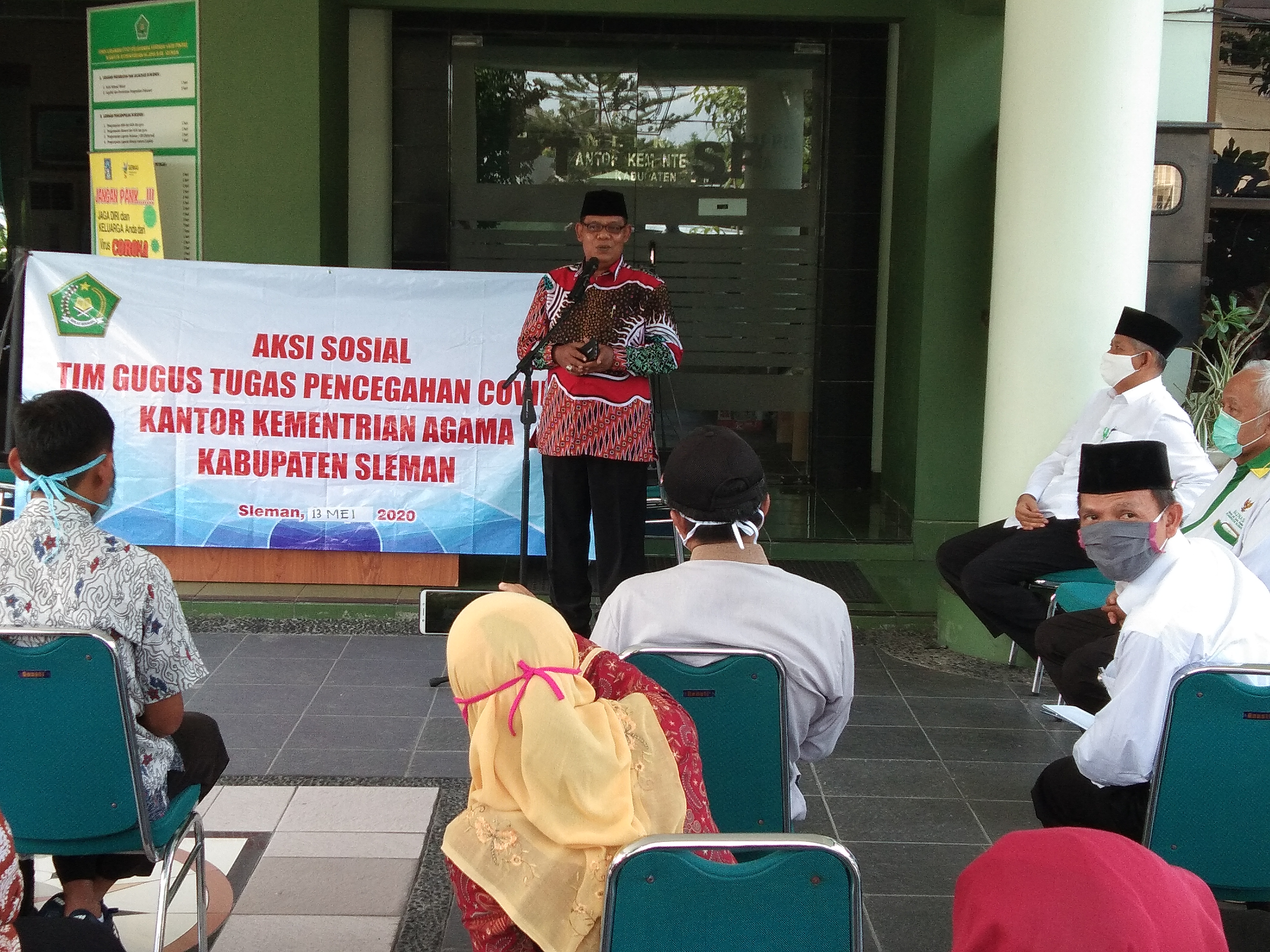  Kepala Kanwil Kementerian Agama DIY Edhi Gunawan menyarankan umat Islam melaksanakan salat Ied di rumah