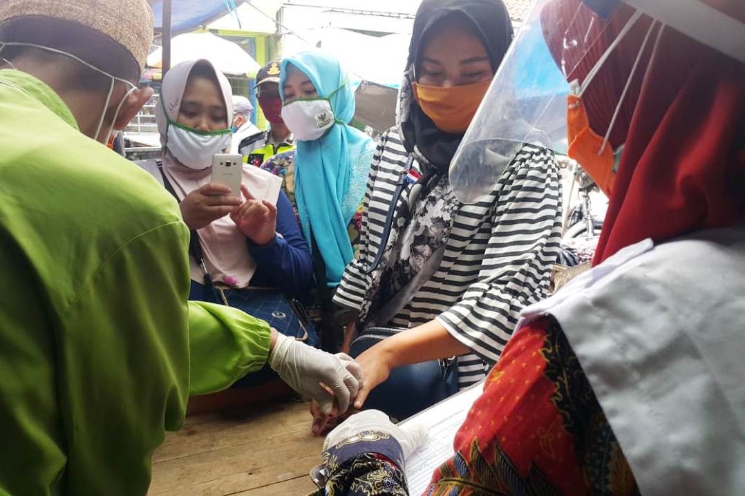 Pemkab Brebes gelar rapid test Massal di pusat keramaian.