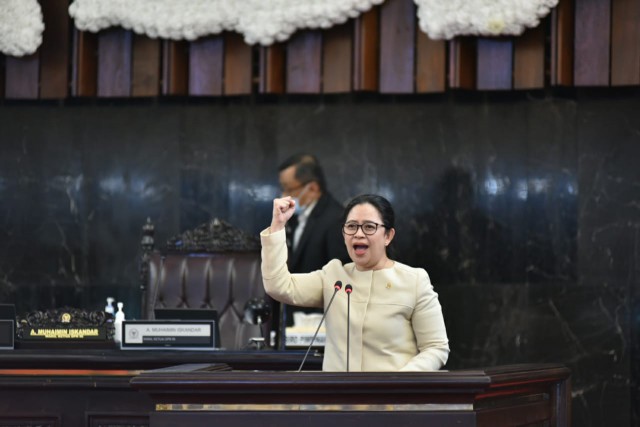 Ketua DPR Dr (HC) Puan Maharani saat pidato penutupan Masa Persidangan III pada Rapat Paripurna DPR RI di Gedung Nusantara, Jakarta.