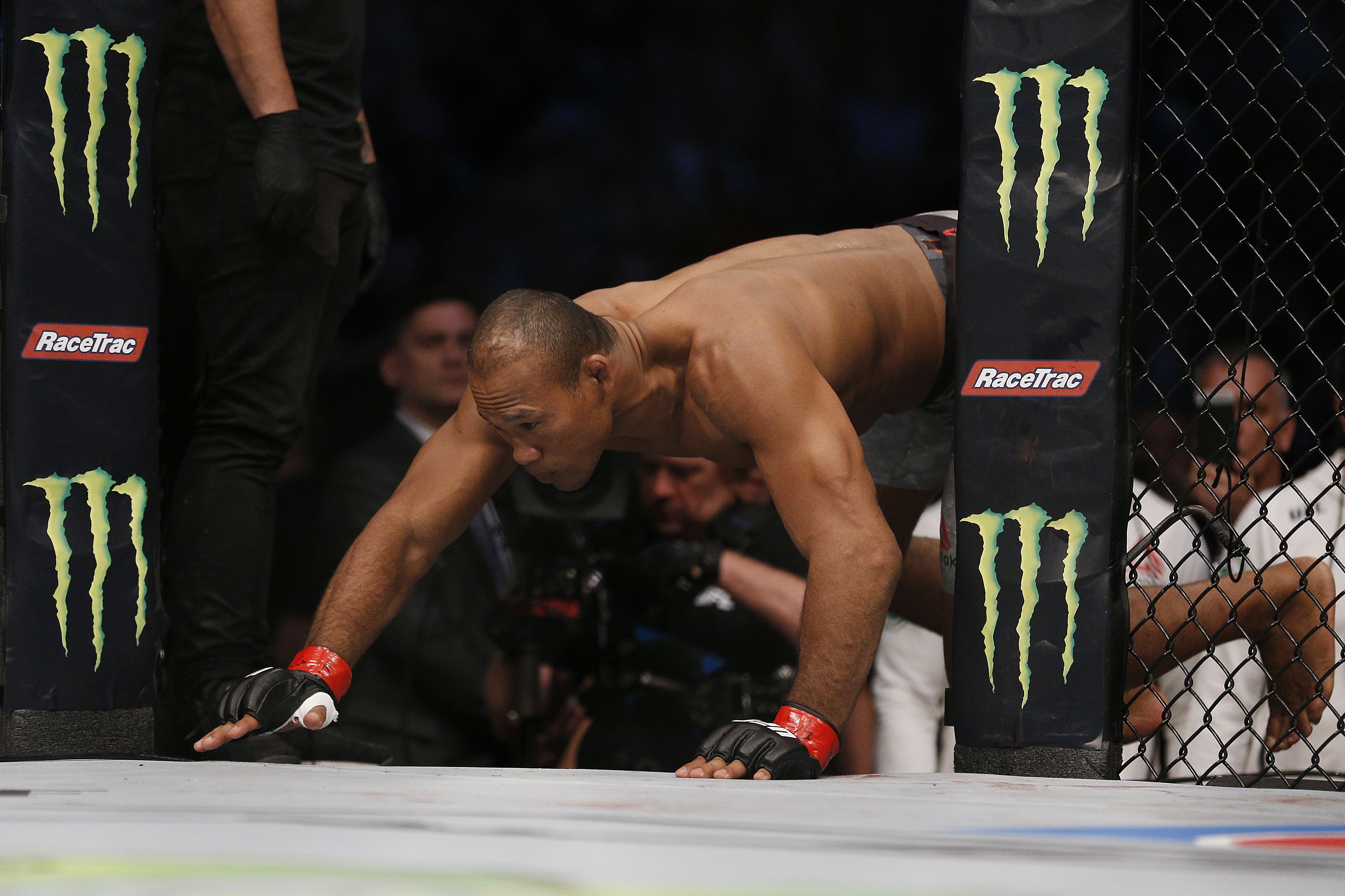 Jacare Souza, petarung MMA asal Brasil.