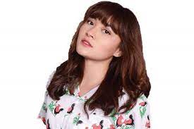 Pemain film dan presenter Fina Phillipe