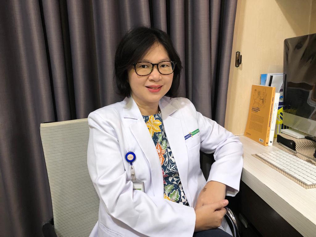 Dokter Spesialis Ilmu kedokteran Fisik dan Rehabilitasi RS Siloam Semarang, dr Marisa SpKFR dr Marisa SpKFR.