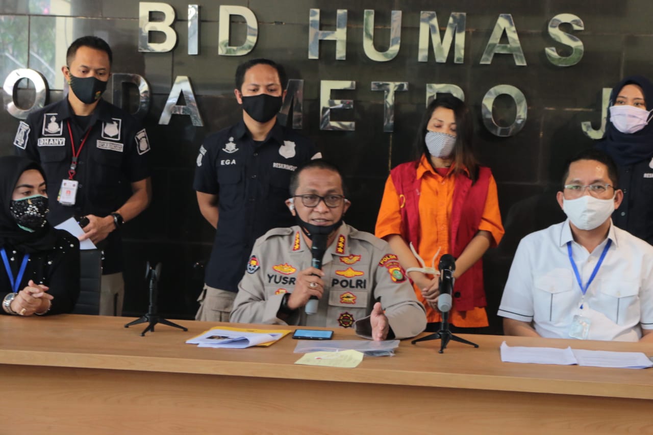 Kepala Bidang Humas Polda Metro Jaya Kombes Yusri Yunus (tengah), Kamis (28/5).