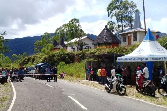 Posko Covid-19 di jalur utama Trans Flores, perbatasan antar dua kabupaten, Manggarai dan Manggarai Barat.