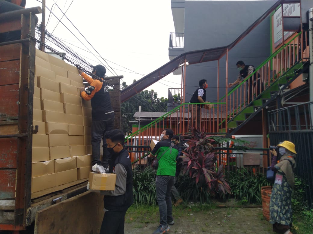 Dompet Dhuafa memberangkatkan sejumlah armada Food for Dhuafa ke Cirebon, Bekasi dan Depok, Rabu (6/5)