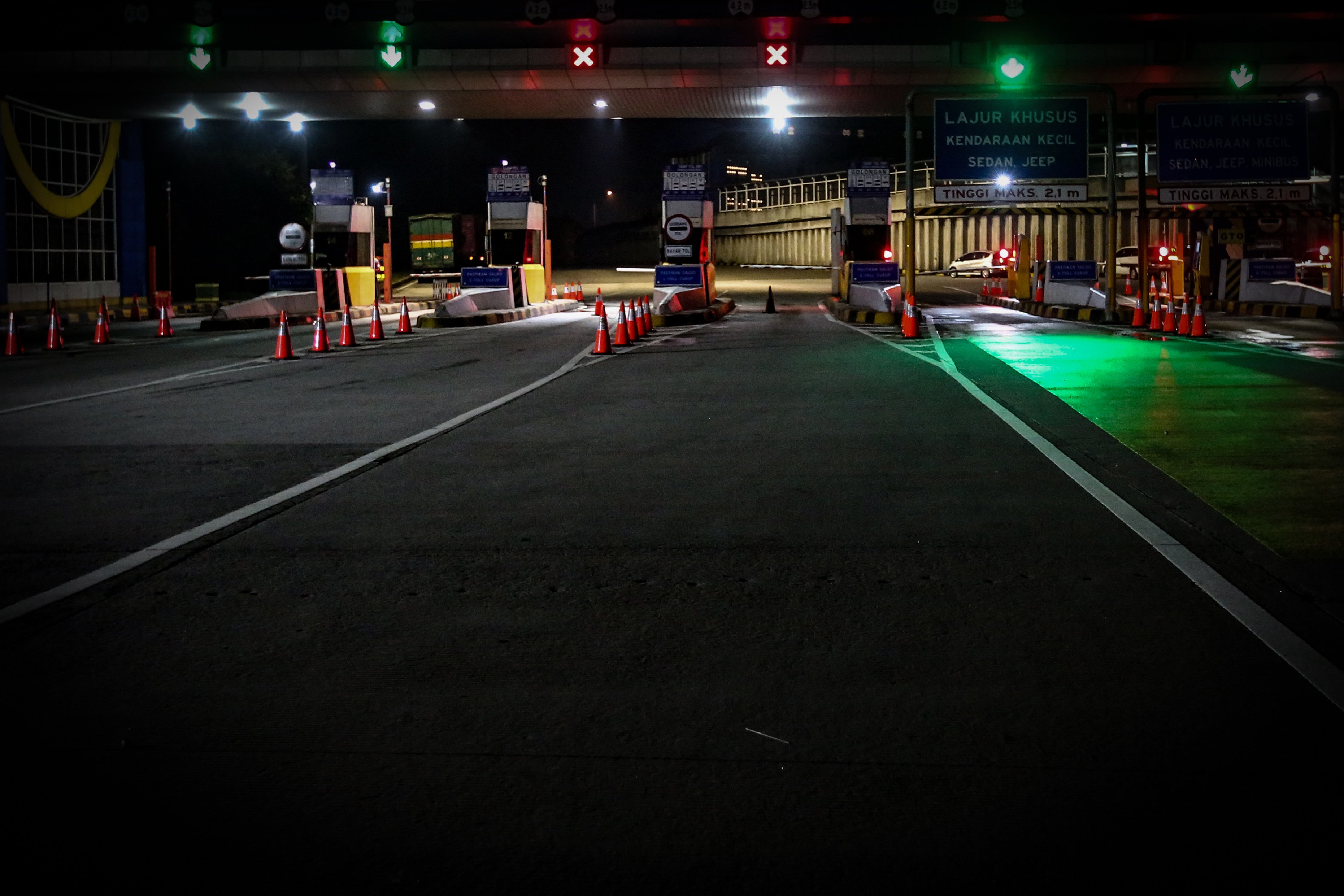 Gerbang tol Cikarang Barat.