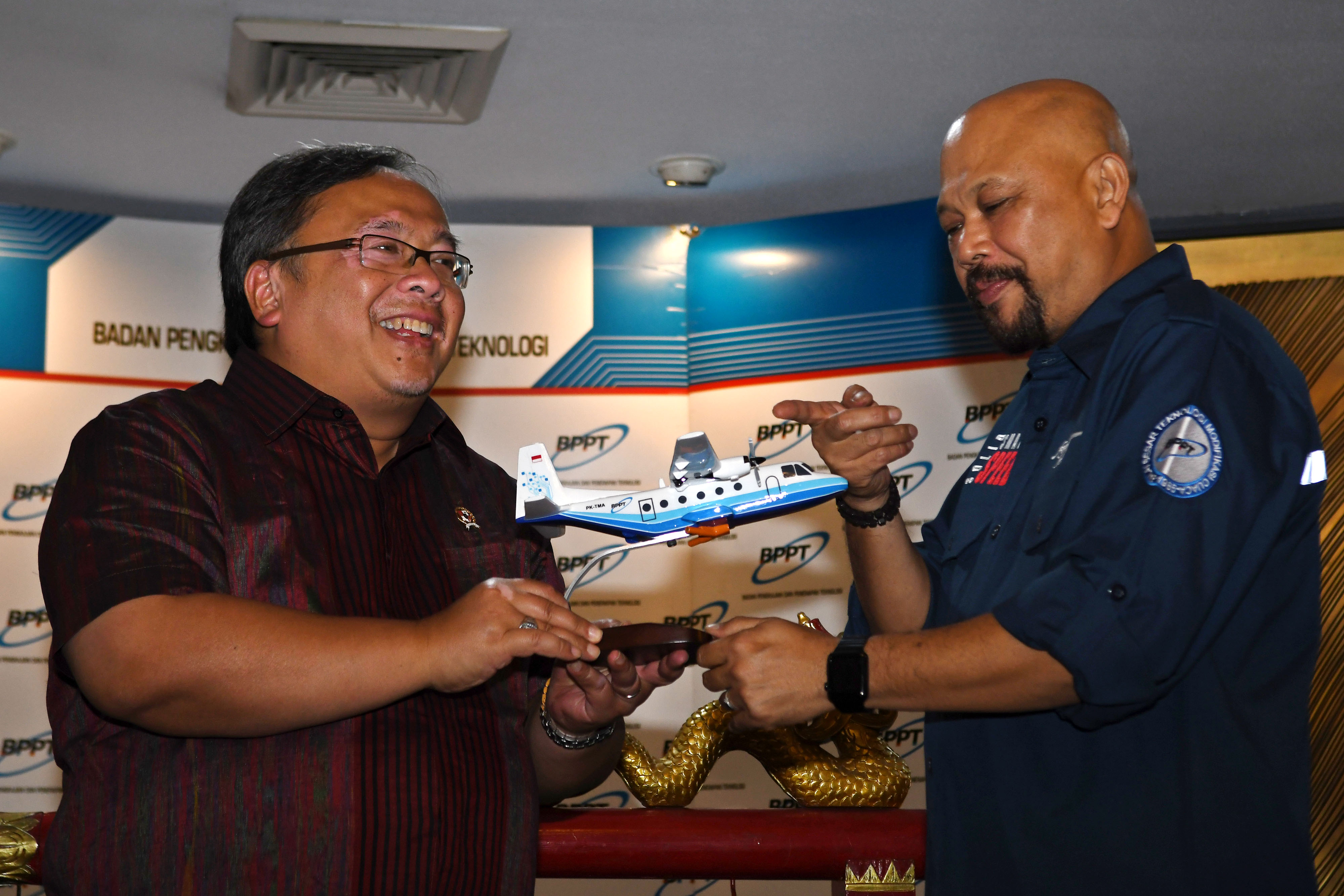 Menristek/Kepala Badan Riset dan Inovasi Nasional Bambang PS Brodjonegoro bersama Kepala BPPT Hammam Riza