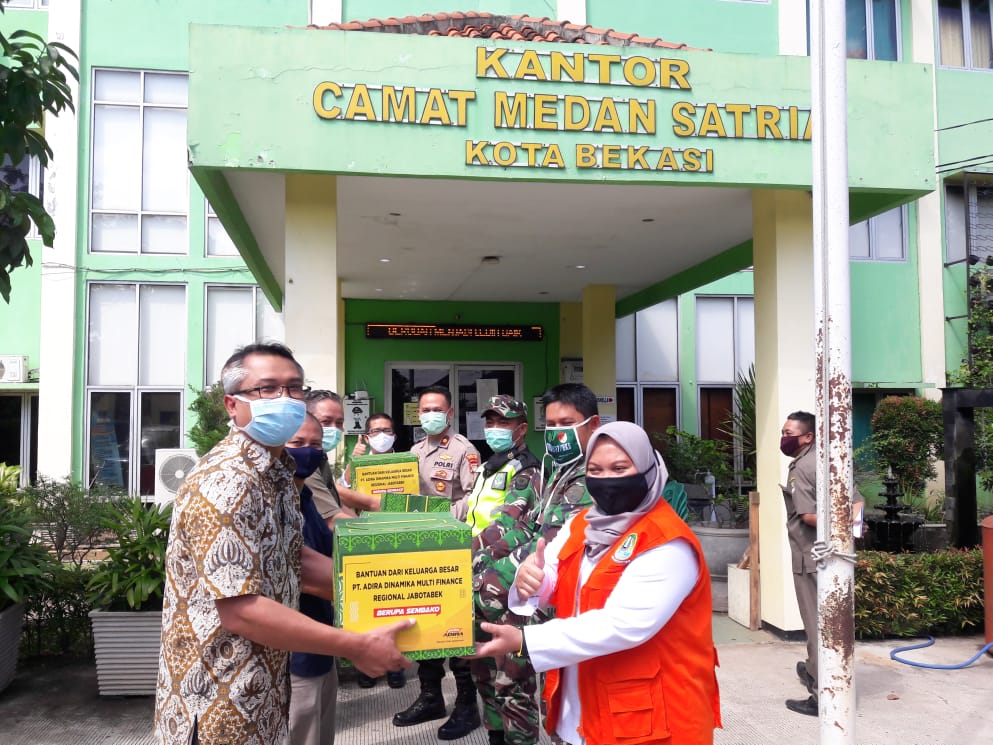 Donasi berupa bansos dari Adira Finance untuk Kecamatan Medan satria, Bekasi, Jawa barat
