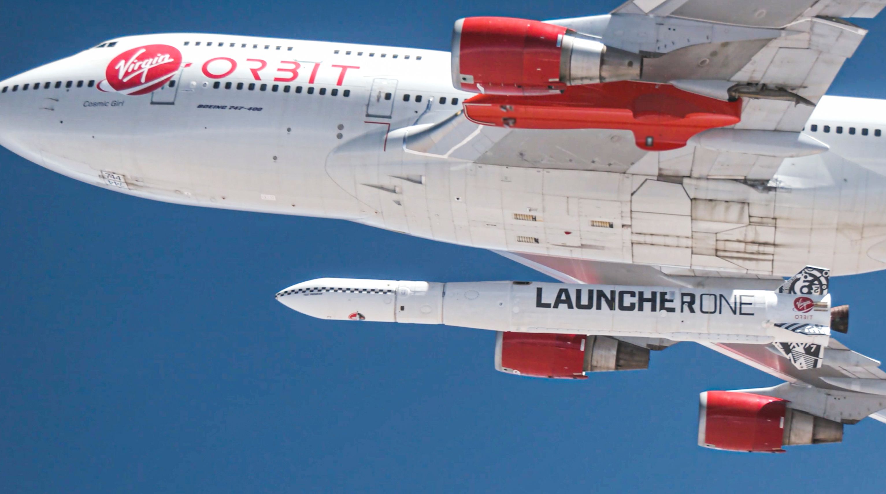 Pesawat Cosmic Girl milik Virgin Orbit melepakan LauncherOne dalam uji coba.