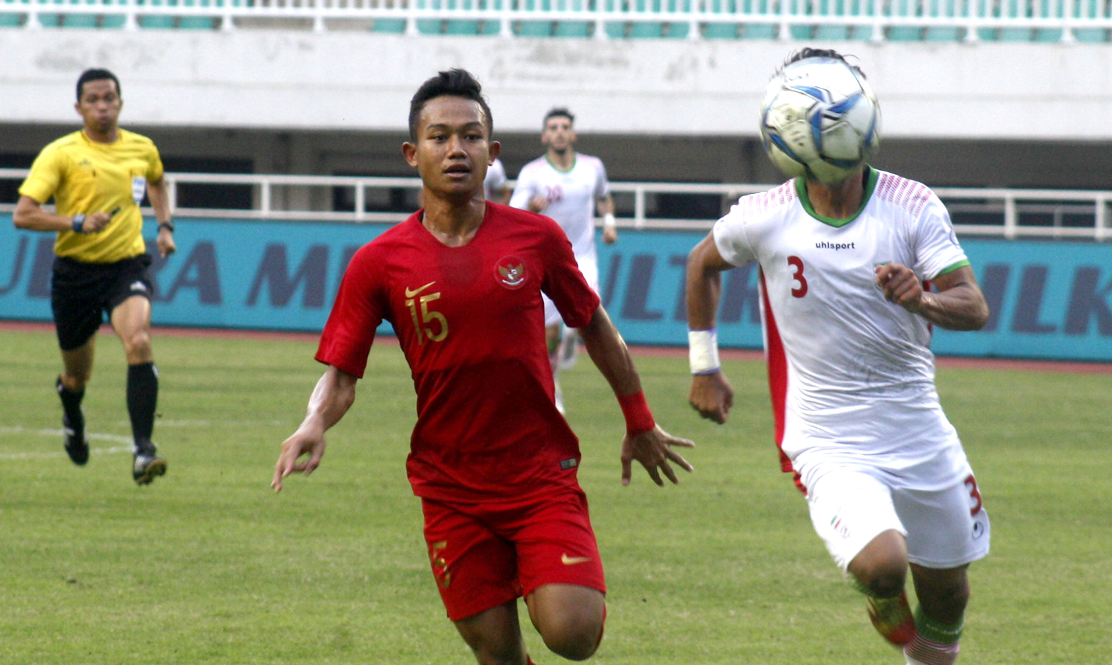 Sani Rizki Fauzi (kiri)