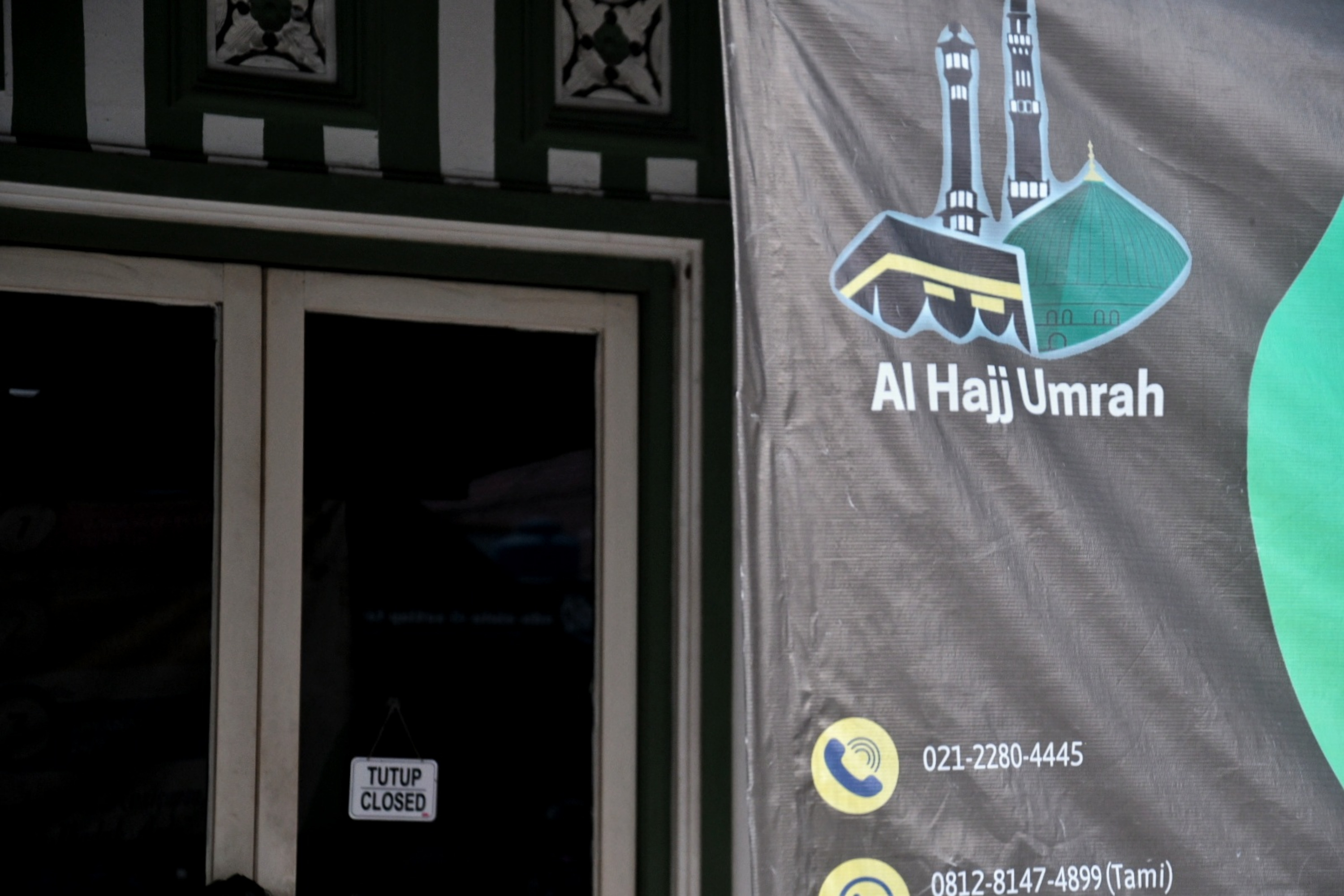 Biro travel haji dan umrah di Jakarta.