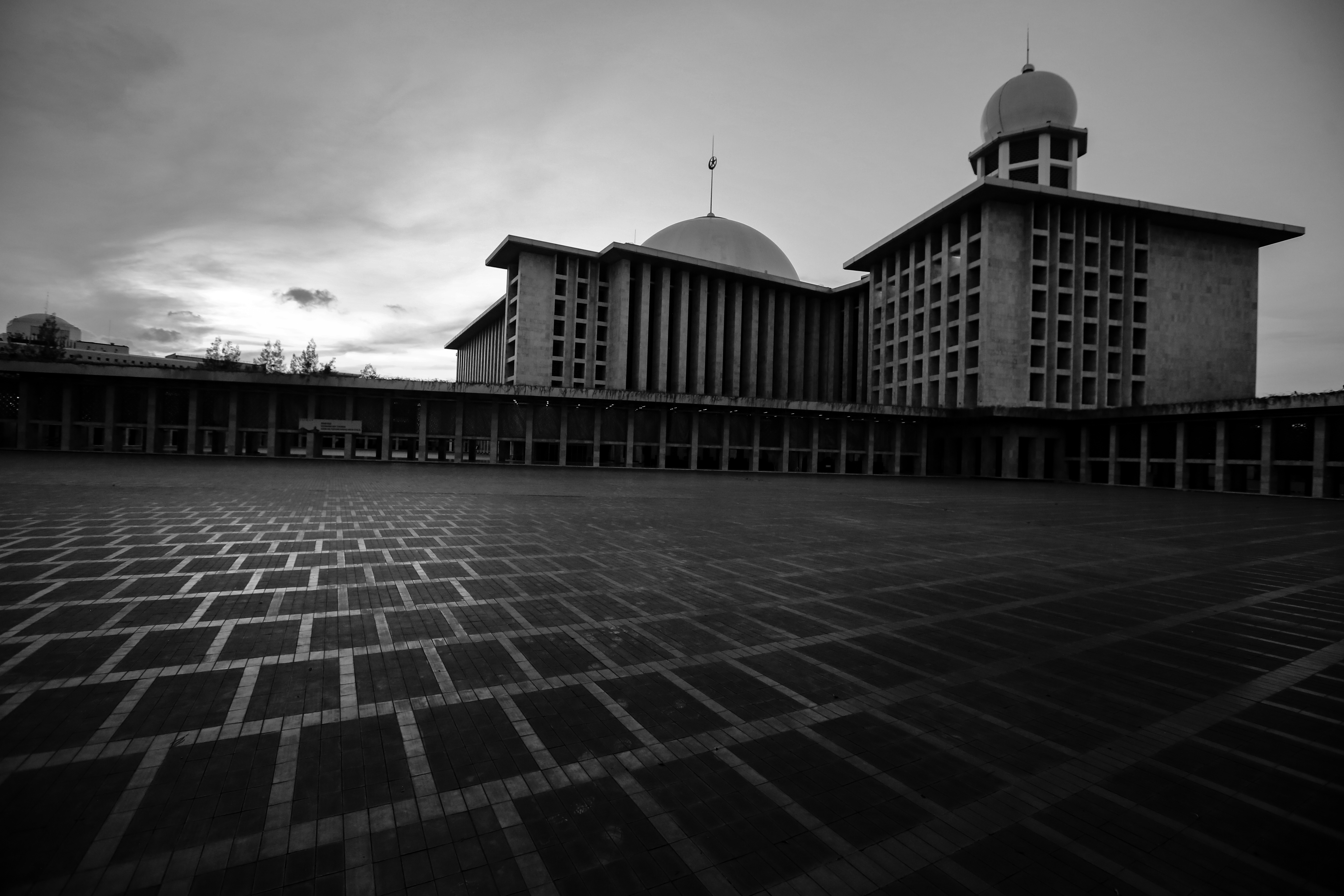 Masjid Istiqlal, Jakarta, Kamis (23/4).  