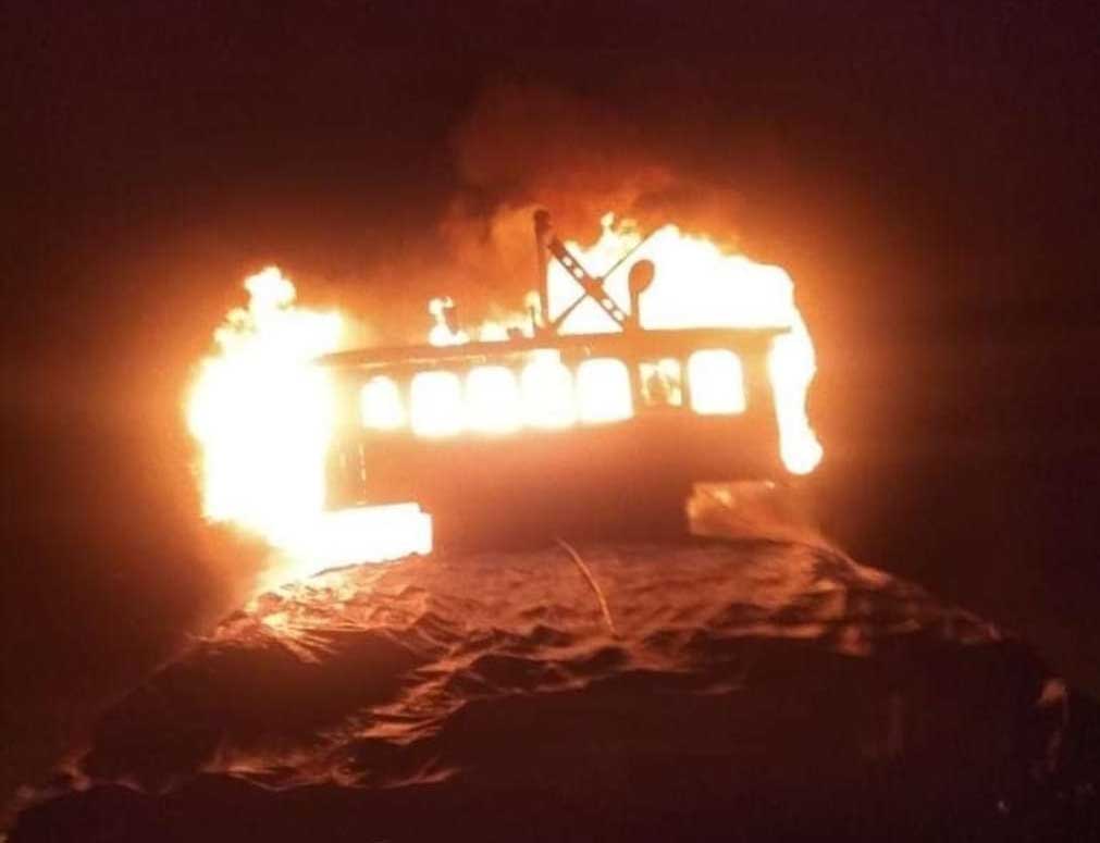 Dua kapal terbakar di galangan kapal di Belawan, Medan, Sumut.