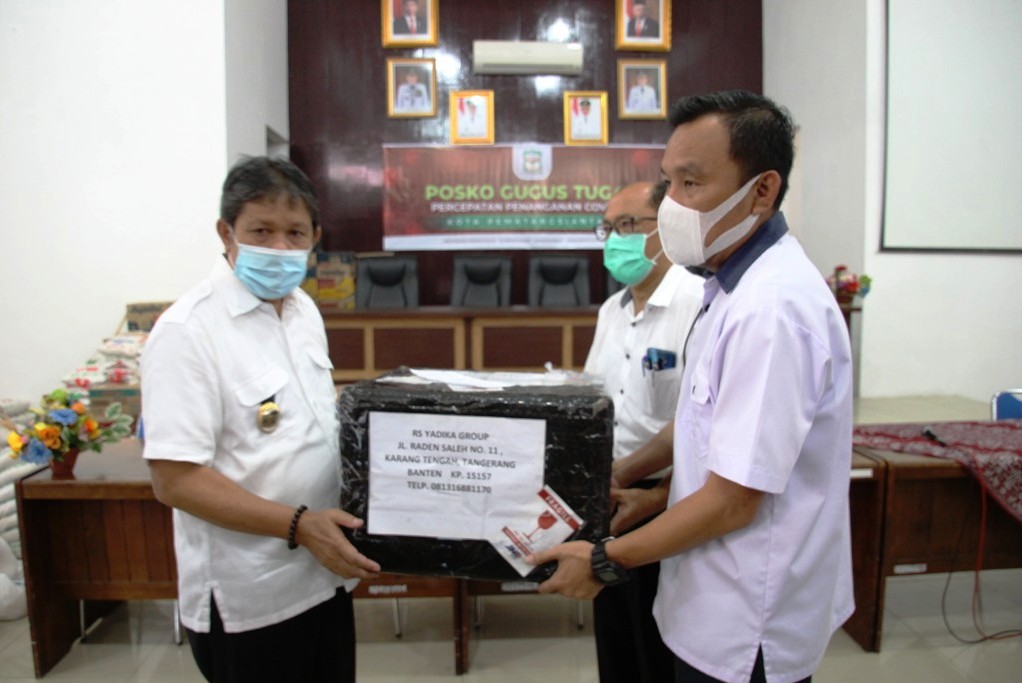 RS Yadika Group Salurkan Bantuan 500 Alat Rapid Test Virus Korona