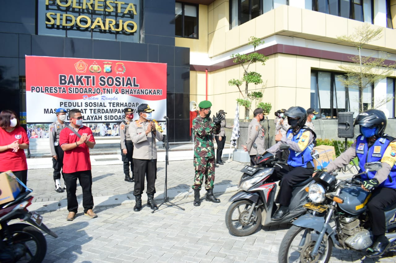 Paket sembako dan masker akan dibagikan oleh petugas Babinsa dan Babinkamtibmas ke rumah-rumah warga yang sebelumnya sudah didata valid.