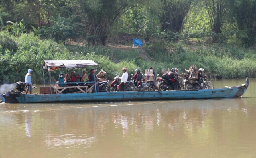 Pemudik masih ramai di jalur tikus jateng-jatim.