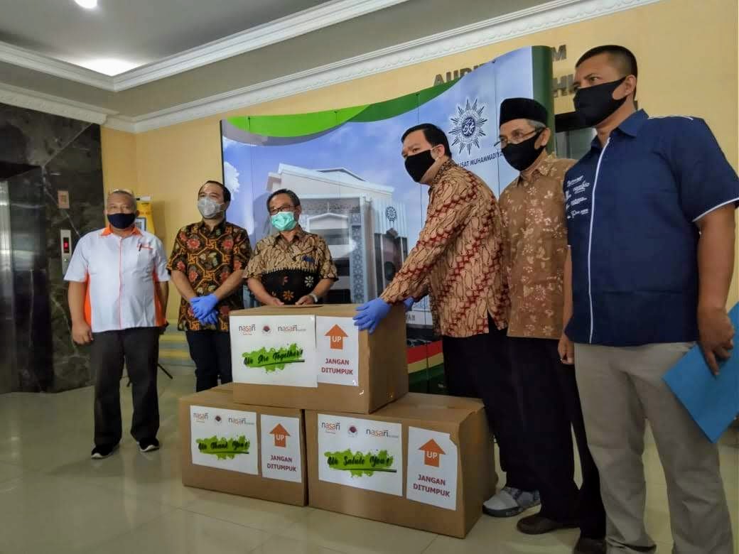 Koperasi dan UMKM gelar aksi peduli bersama lawan Covid-19. 