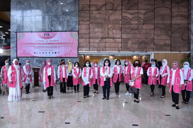 Persaudaraan Isteri Anggota (PIA) DPR RI menggelar bakti sosial. 