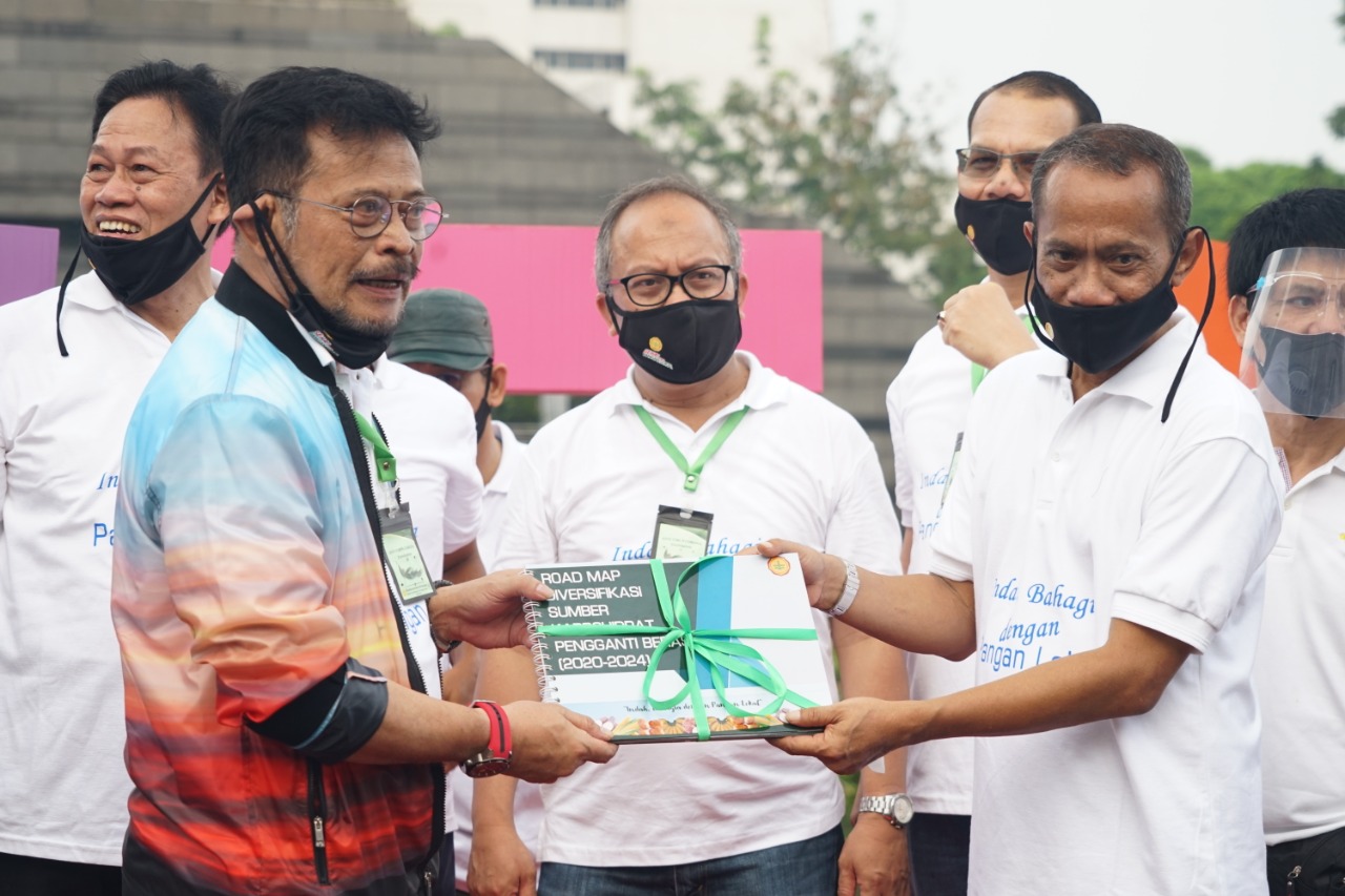 Mentan Syahrul Yasin Limpo juga meluncurkan roadmap Diversifikasi Pangan Lokal sebagai sumber karbohidrat non-beras. 