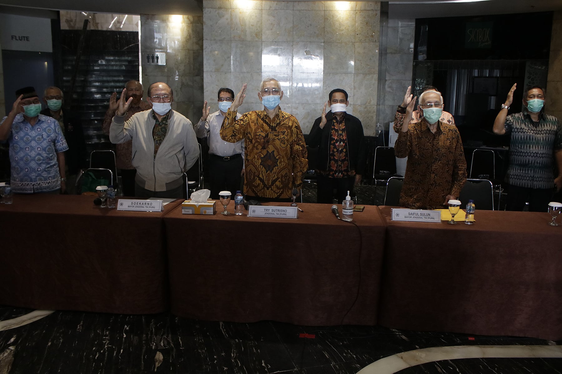 Forum Komunikasi Purnawirawan TNI/Polri mendesak Pemerintah dan DPR untuk mencabut RUU HIP dari pembahasan.