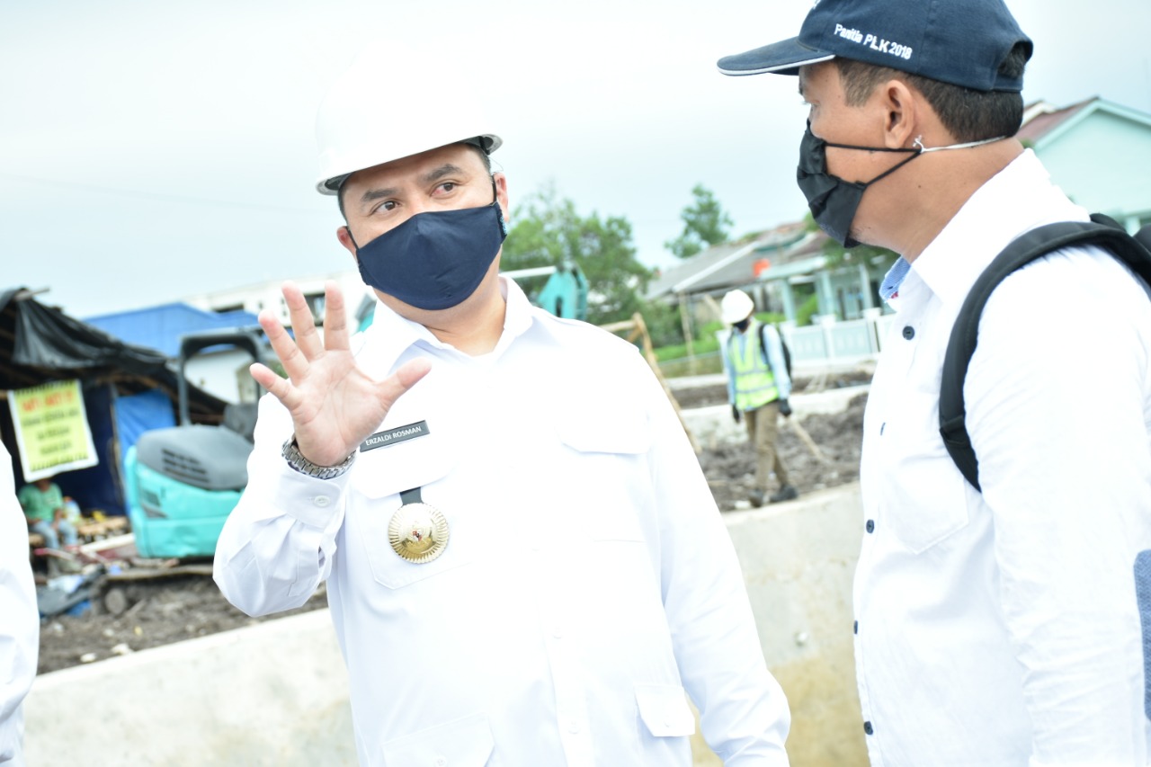 Gubernur Bangka Belitung Erzaldi Rosman Djohan (kiri)