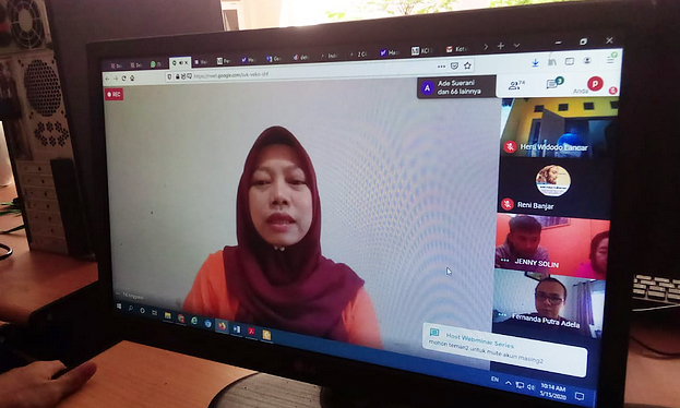 Direktur Eksekutif Perludem, Titi Anggraini tengah memaparkan makalahnya dalam webinar yang bertajuk Bincang Politik dan Kepemiluan