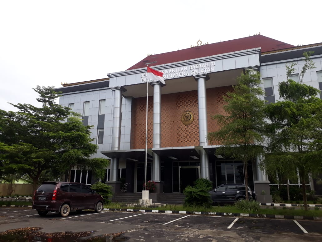 Pelayanan pengaduan di Kantor DPD RI Sumsel terkait pelayanan penanganan covid-19 di Sumsel.