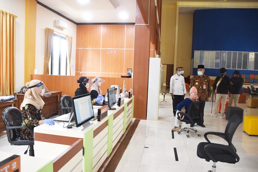 Bupati Kebumen KH Yazid Mahfudz meninjau persiapan MPP di era kenormalan baru.