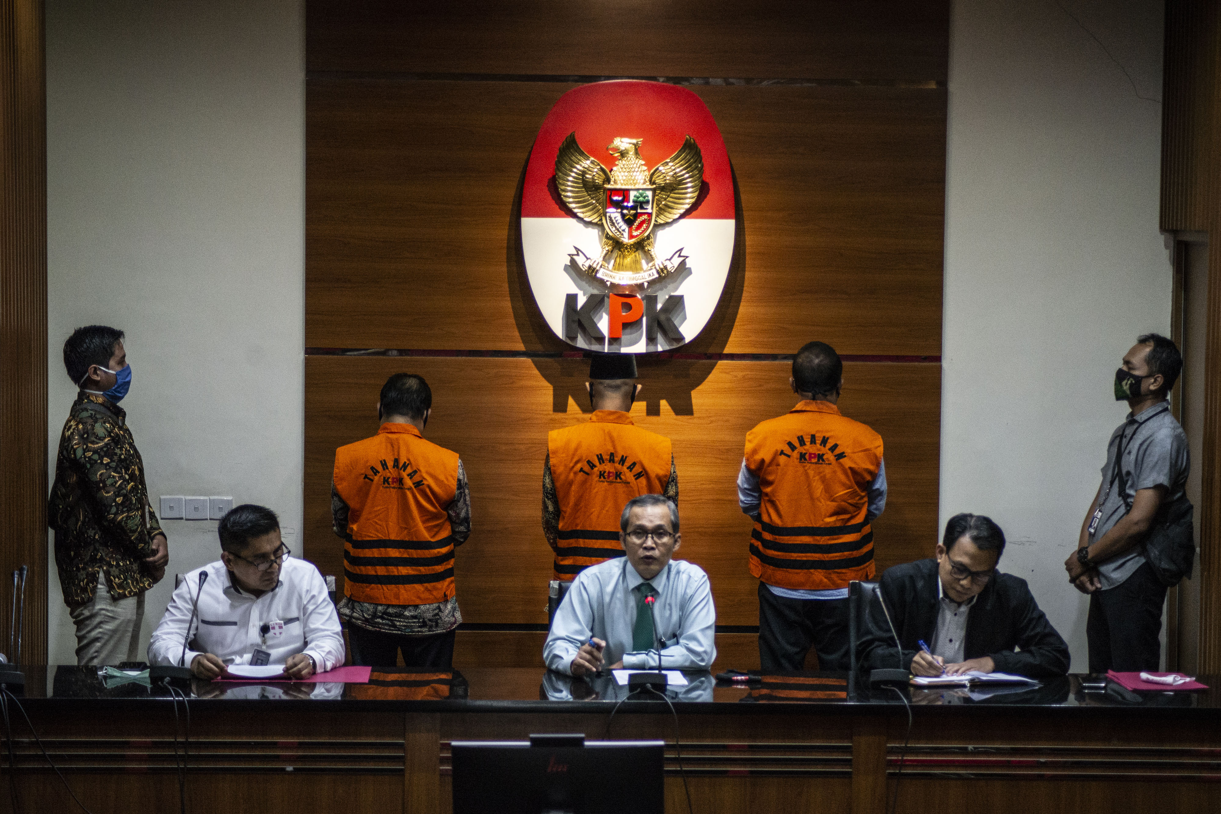 KPK Tahan Mantan Pimpinan DPRD Jambi