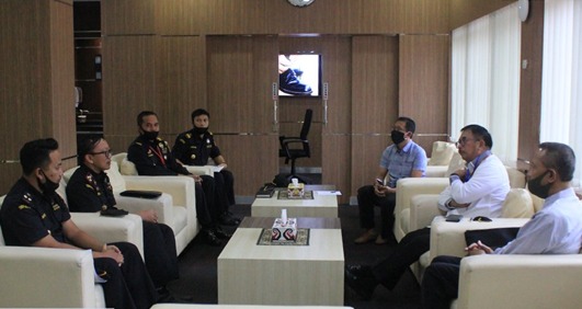 Kepala Kantor Bea Cukai Balikpapan, Firman Sane Hanafiah mengunjungi Wali Kota Balikpapan, Rizal Effendi, Jumat (5/6).