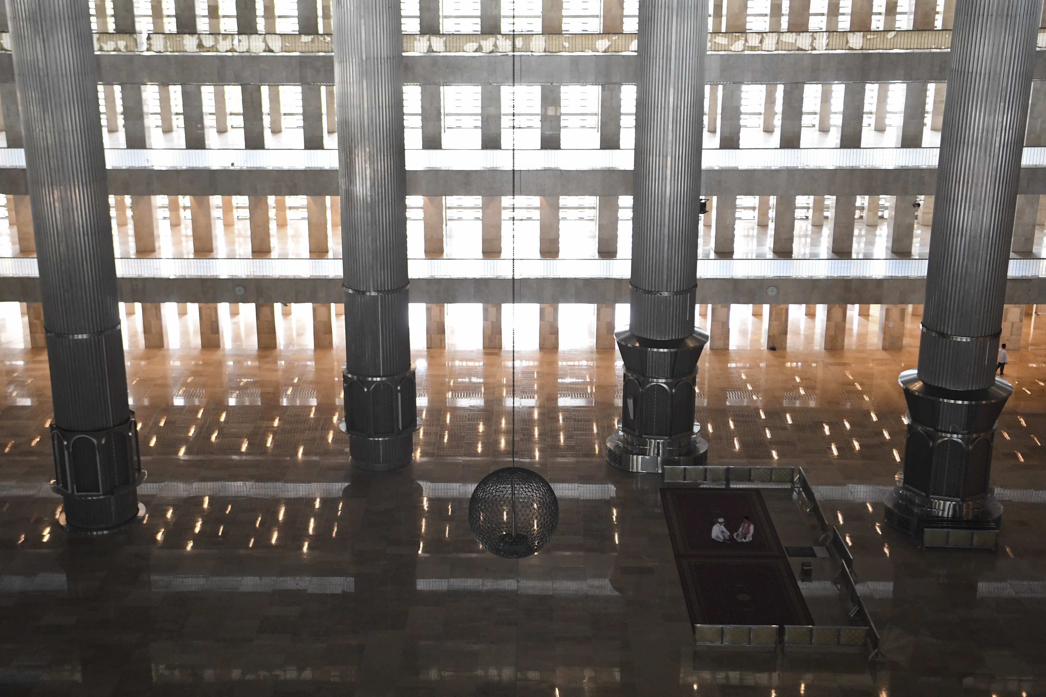 Suasana Masjid Istiqlal di Jakarta, Jumat (29/5/2020).