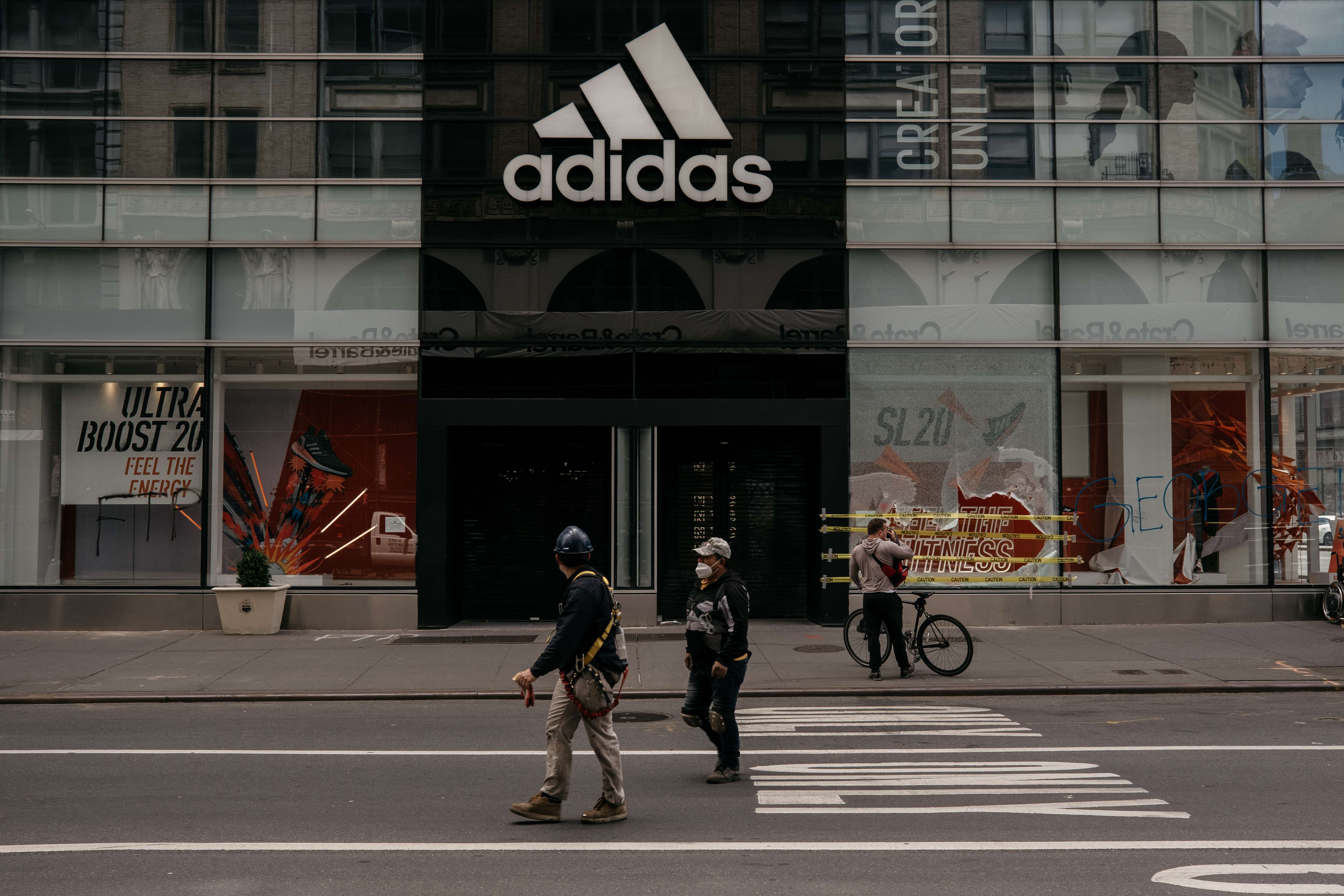 Toko Adidas di New York