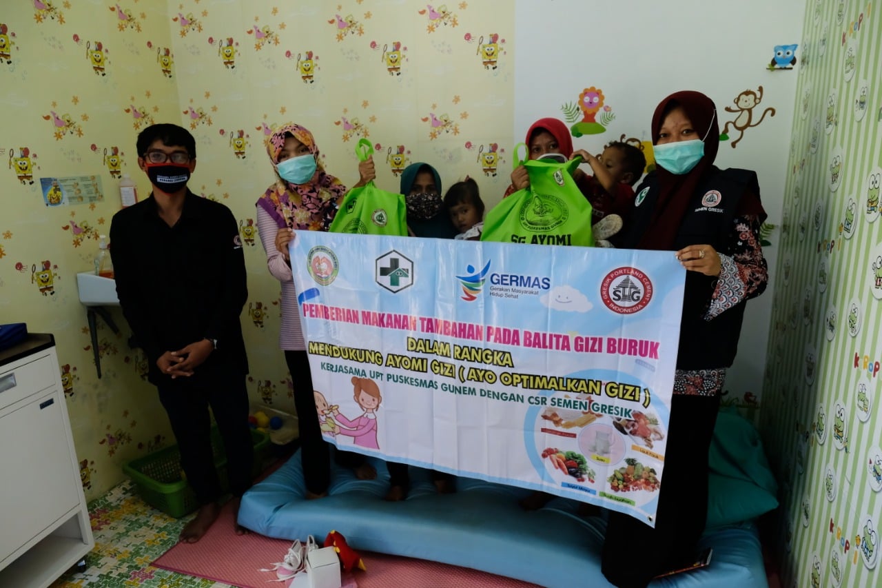 Semen Gre­­sik perangi gizi buruk dengan menggulirkan program Semen Gresik Ayo Optimalkan Gizi (SG Ayomi), di Kecamatan Gunem, Rembang.