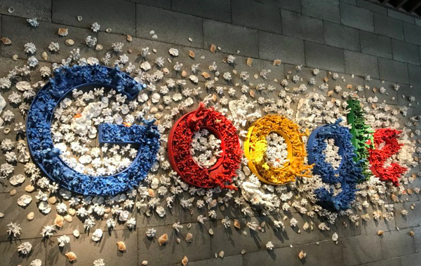 Logo Google di kantor Google Indonesia, Jakarta, Senin (18/11/2019). 