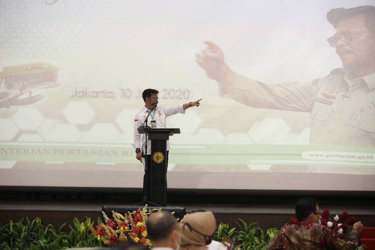 Mentan Syahrul Yasin Limpo memberi sambutan dalam Rapat Koordinasi Akselerasi Pelaksanaan Pembangunan Pertanian Tahun 2020, Rabu (10/6).