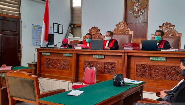 Sidang pembacaan tuntutan terhadap Aulia Kesuma dan Geovanni Kelvin terdakwa pembunuhan berencana ayah dan anak di Lebak Bulus.
