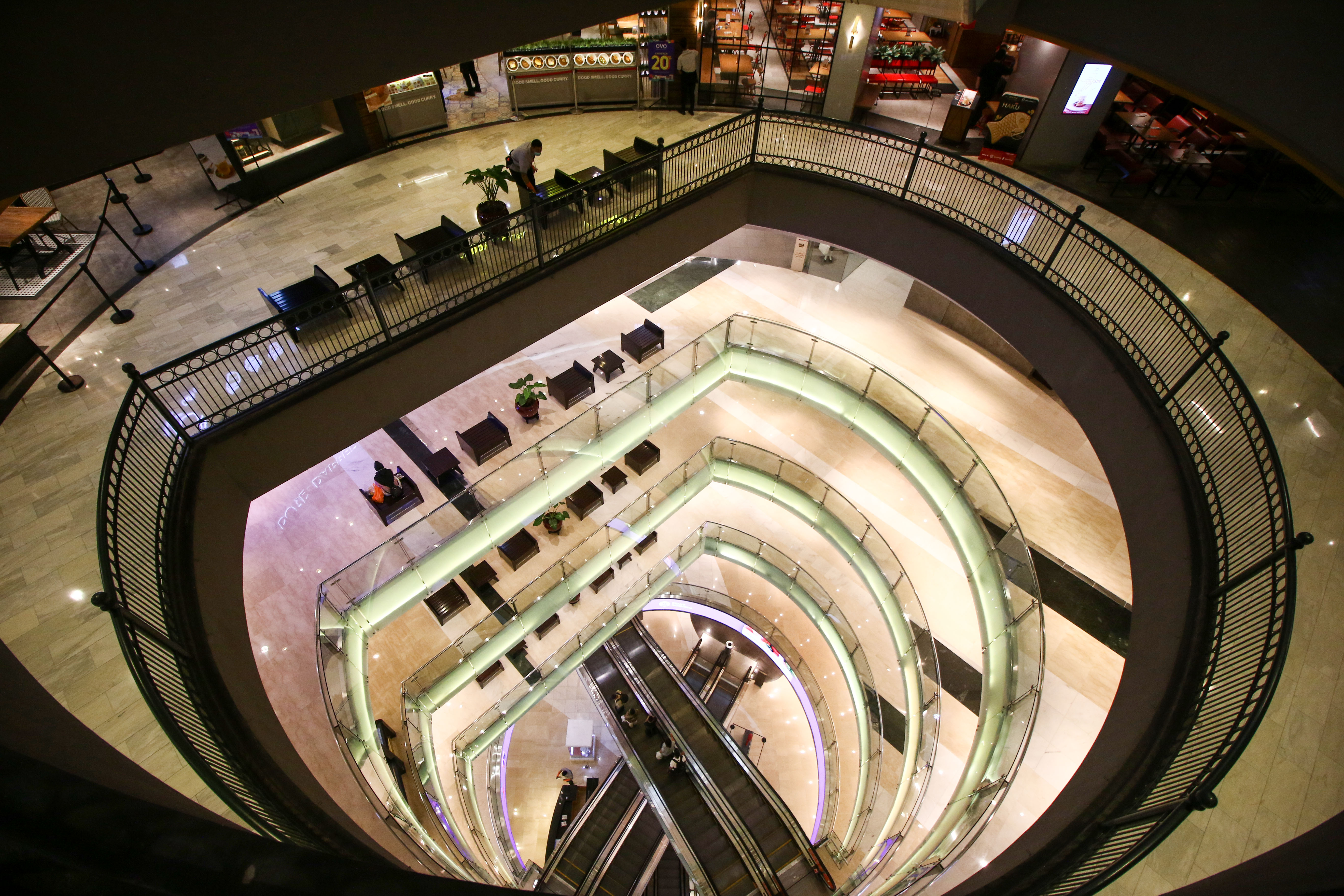 Suasana Mal Grand Indonesia, yang berlokasi di tengah Jakarta.