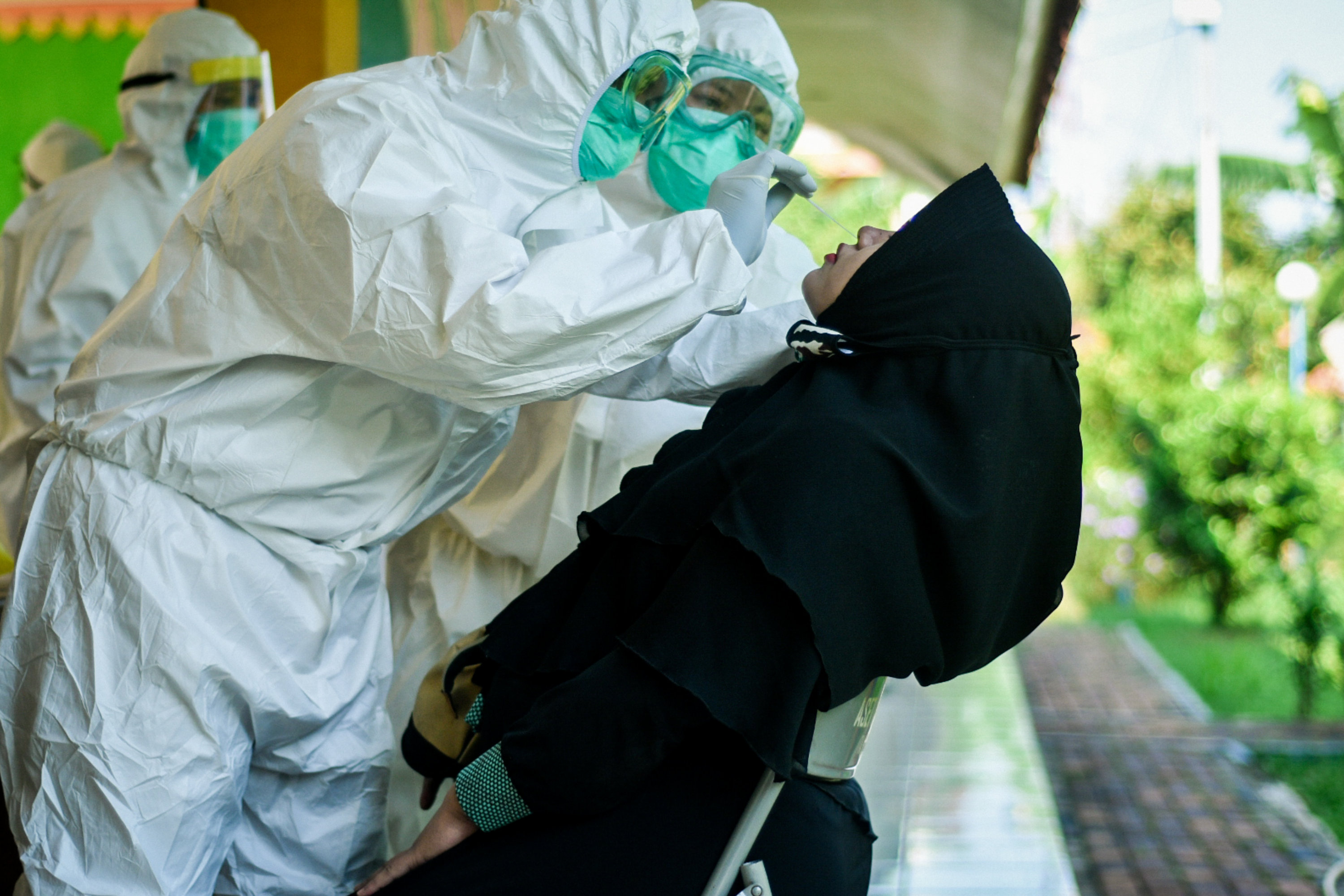 Pelaksanaan Swab test bagi warga Jakarta