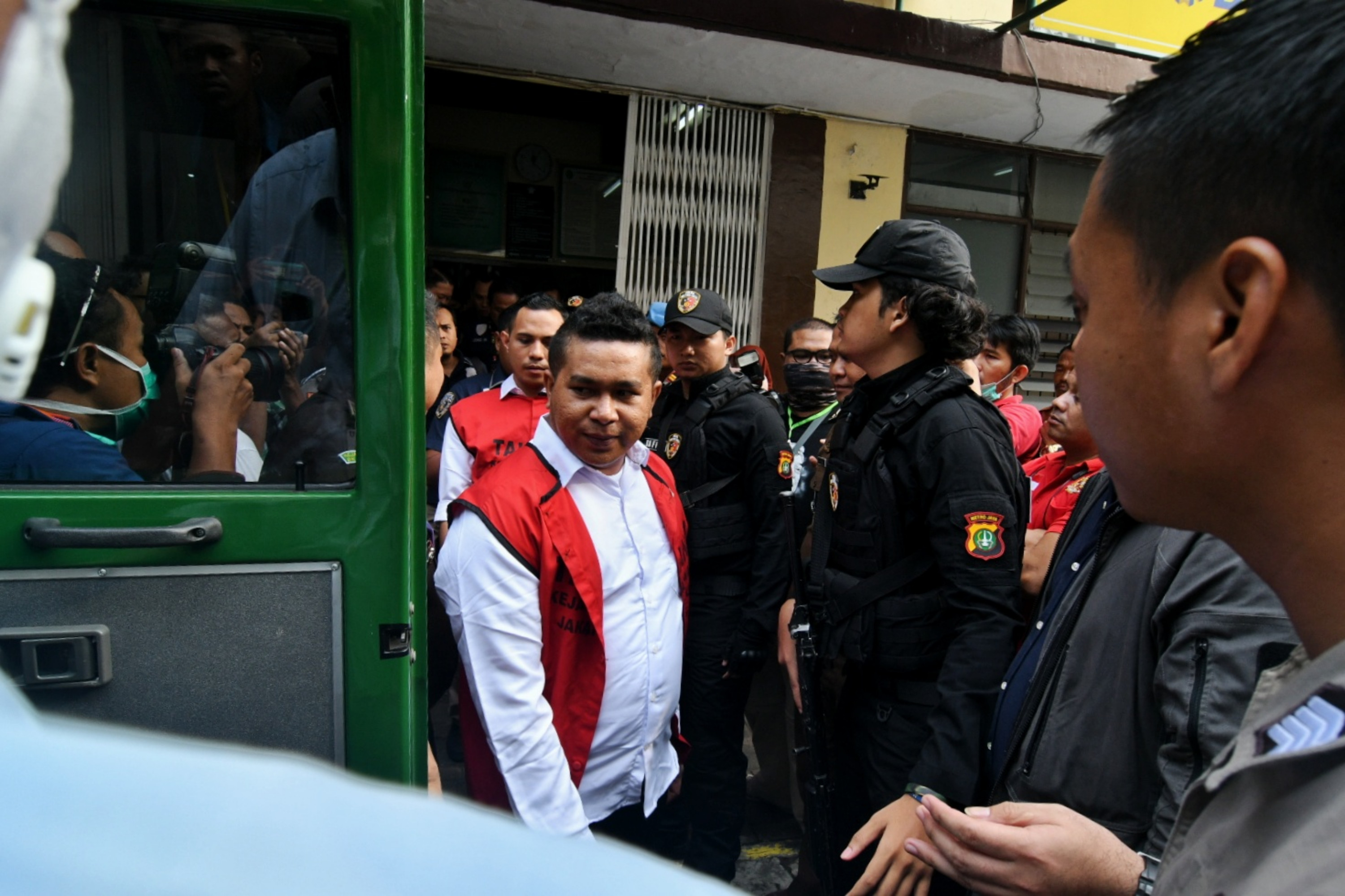 Tersangka kasus penyiraman penyidik senior KPK Novel Baswedan menjalani sidang perdana di Pengadilan Negeri Jakarta Utara, Kamis (19/3).