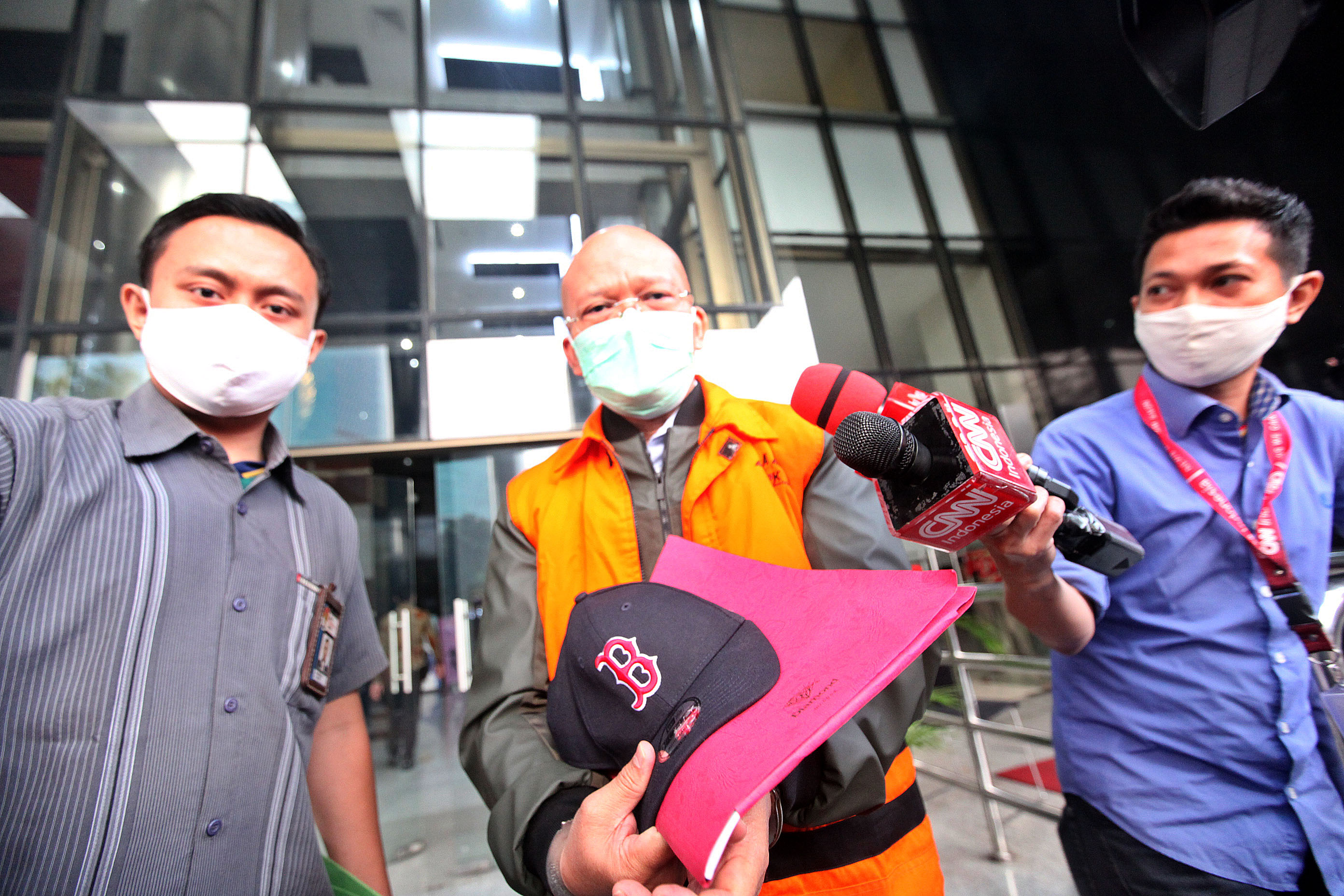 KPK menahan direktur Utama PT Humpuss Transportasi Kimia Taufik Agustono