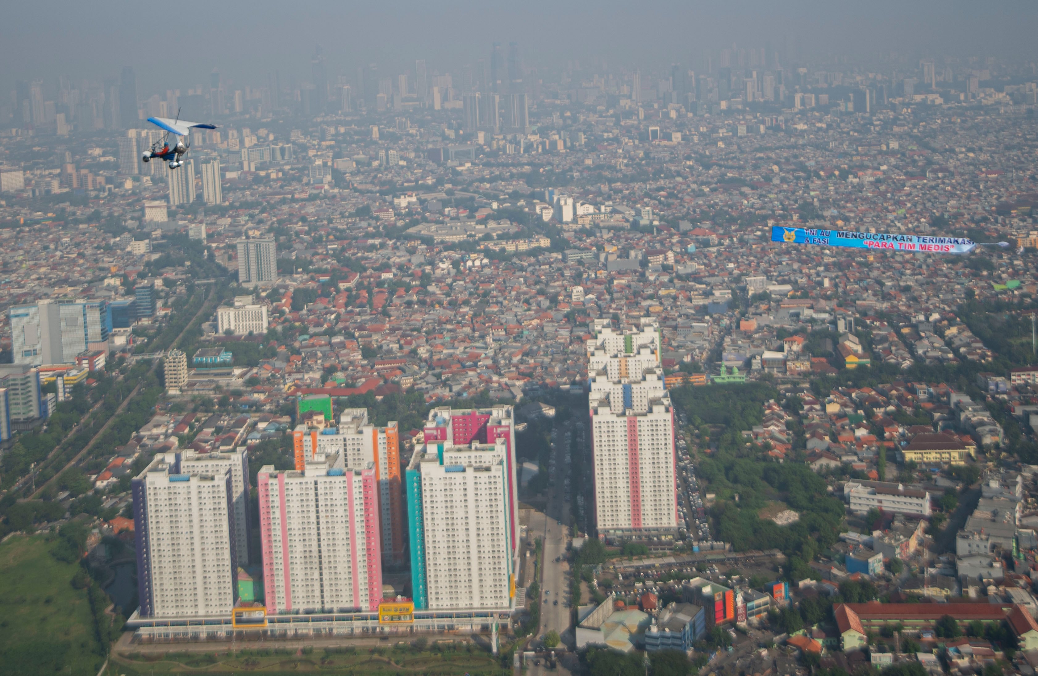 Rumah Sakit Darurat Wisma Atlet Kemayoran dilihat dari udara