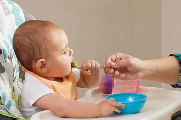 Bila berat badan bayi tak kunjung naik, bisa jadi akibat fimosis. 