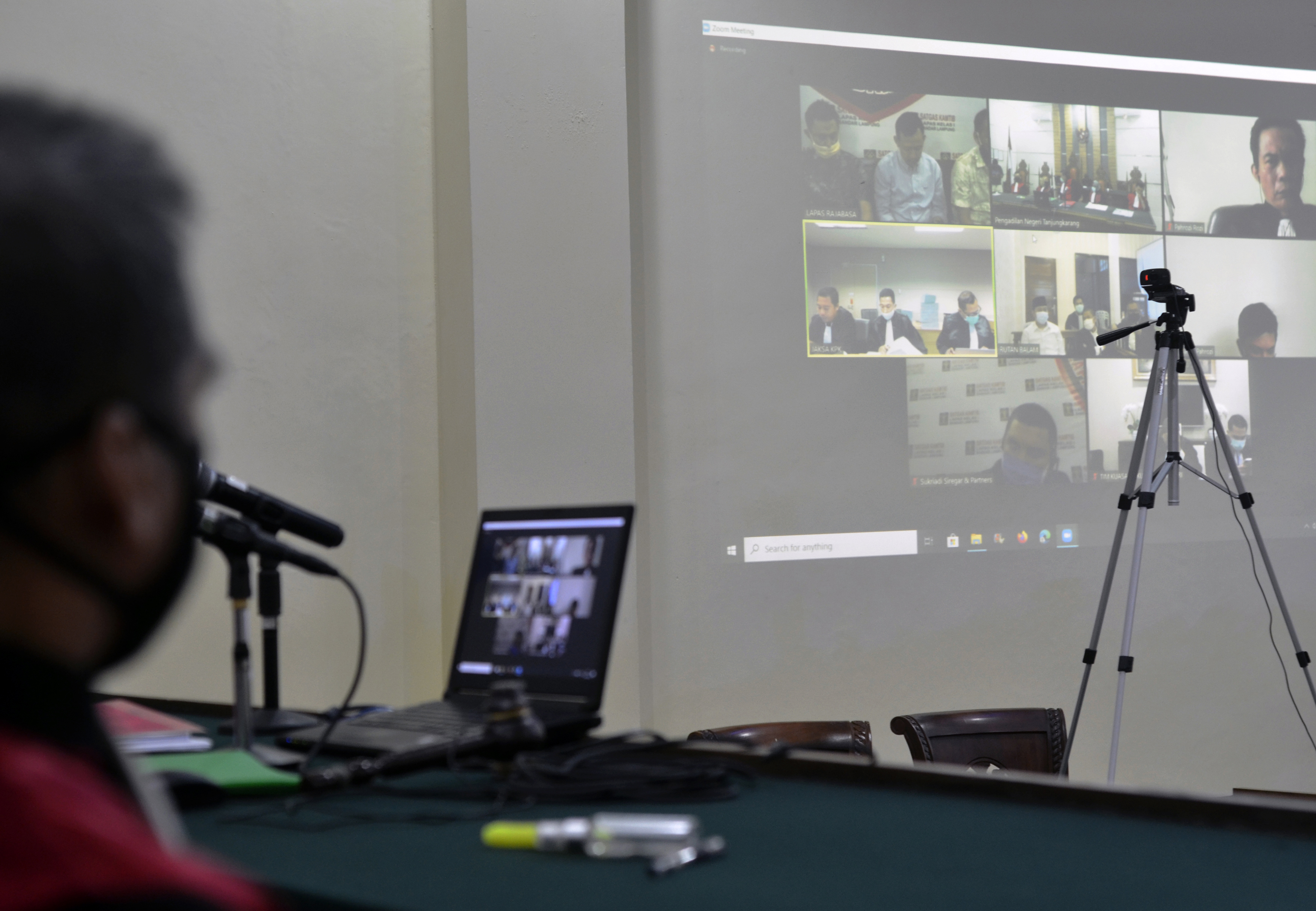 Ilustrasi Persidangan daring