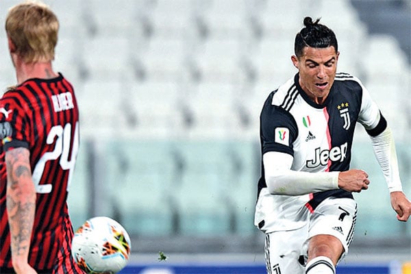 Penyerang asal Portugal Cristiano Ronaldo (kanan) menjadi andalan ketajaman Juventus