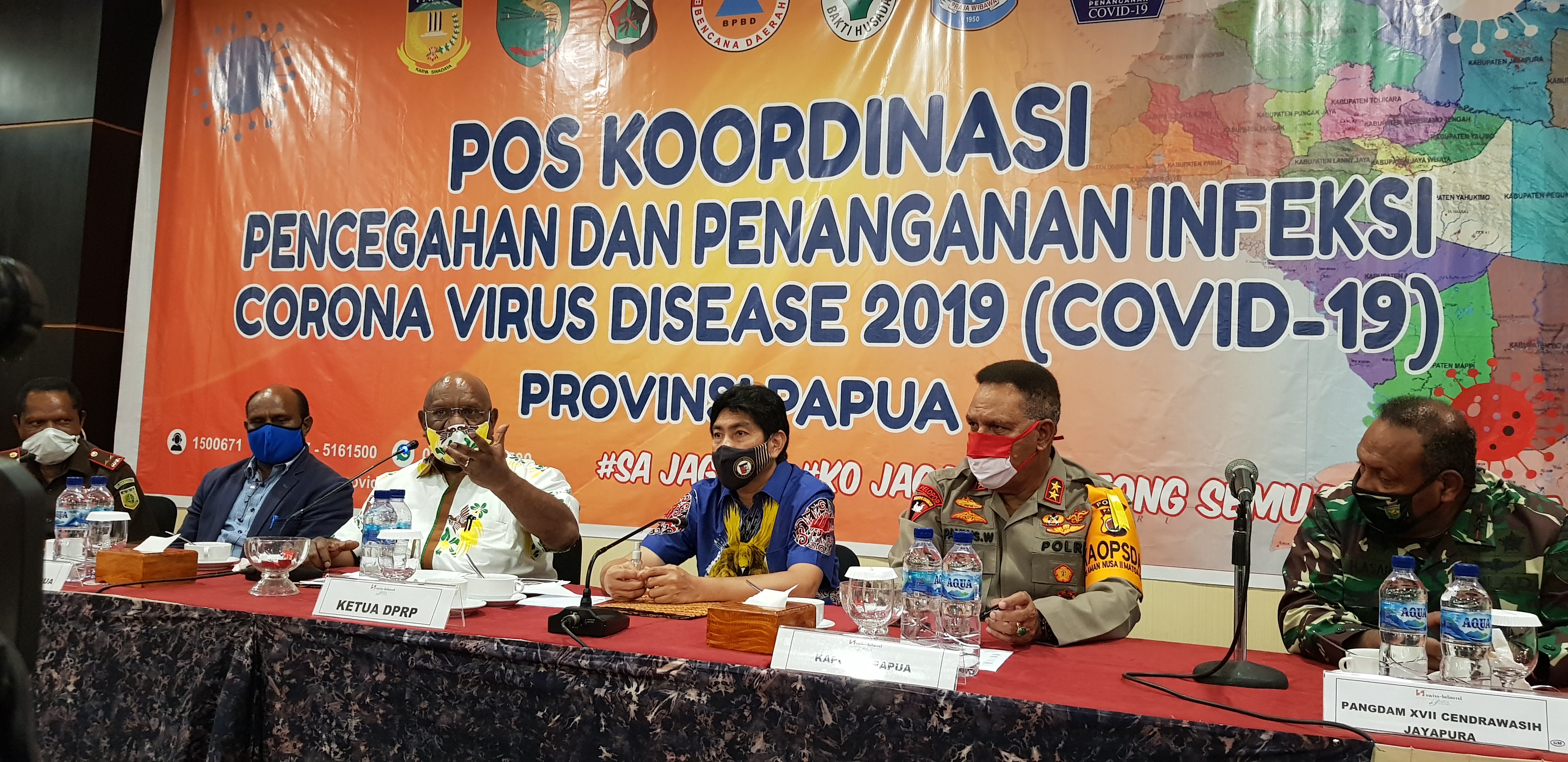 Wakil Gubernur Ppaua Klemen Tinal menjelaskan Pemprov Papua resmi membuka jalur penerbangan dan pelayaran setelah ditutup tiga bulan.