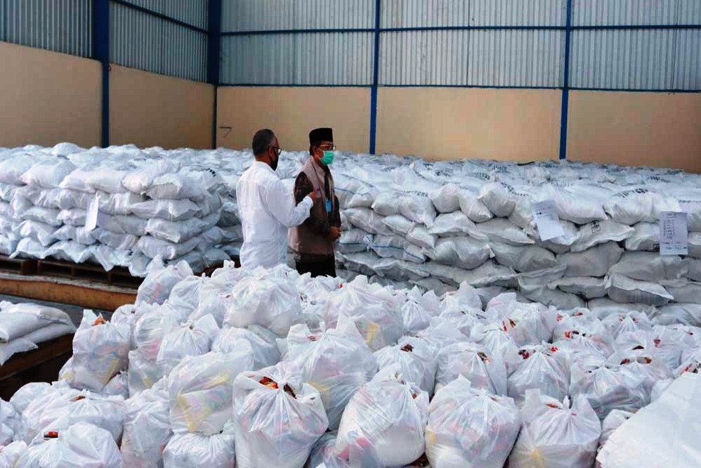 Seribu paket bantuan sembako bantuan JPS Pemprov Jambi masih banyak menumpuk di gudang karena salah sasaran.