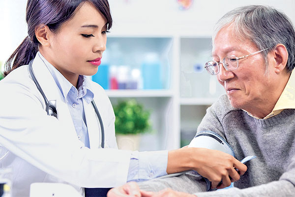 Pemberian vaksin kepada lansia