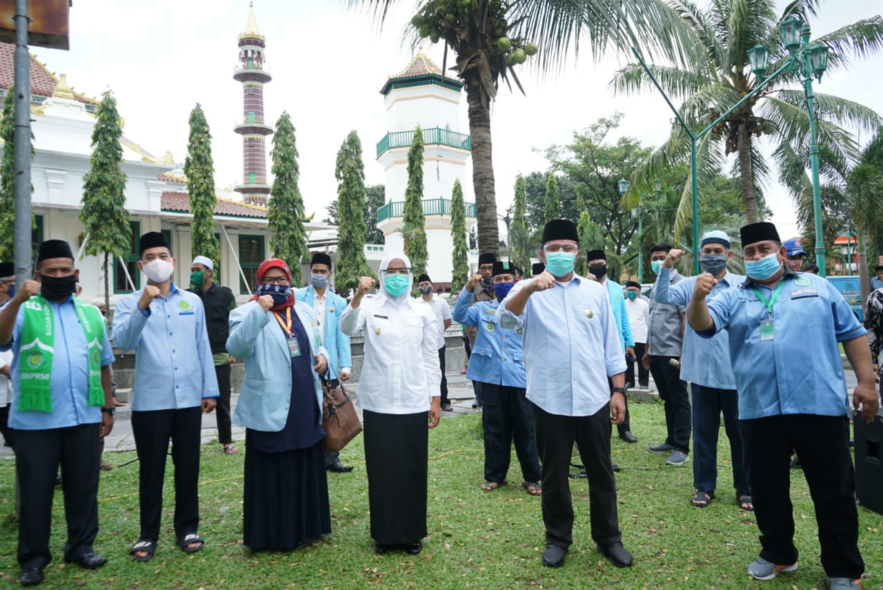 Gubernur Sumsel, Herman Deru sebelum pimpin bersih masjid Agung Palembang