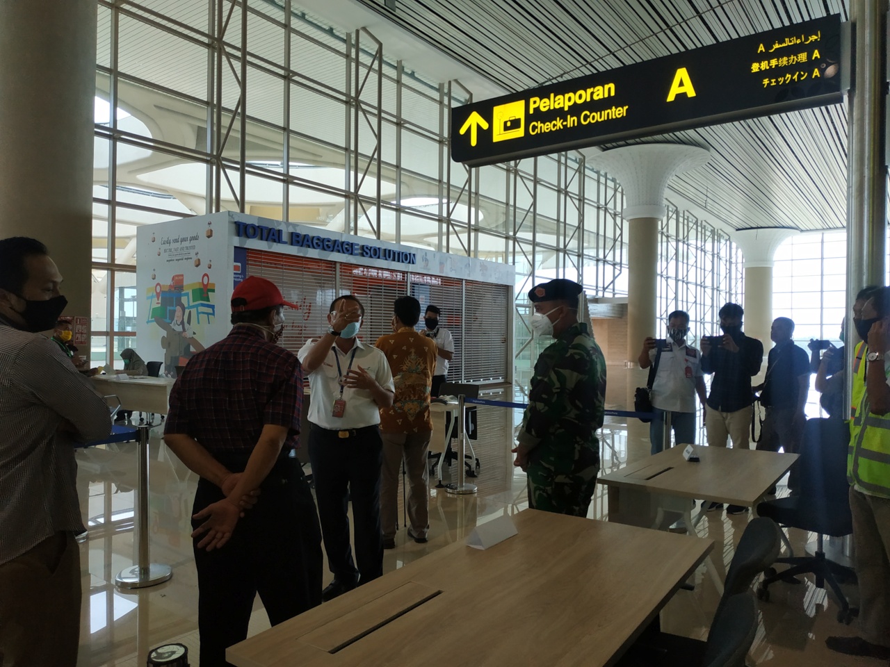 Komisi C DPRD DIY mengecek pelayanan penerbangan terbatas di Bandara Internasional Yogyakarta 11 Mei 2020.