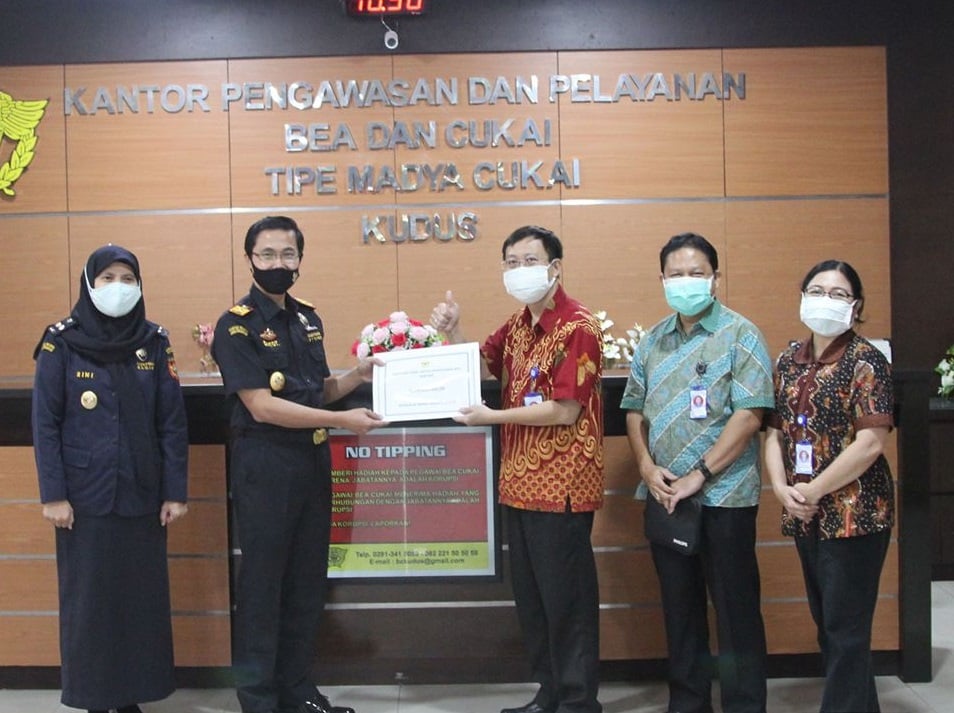 Kepala Kantor Bea Cukai Kudus, Gatot Sugeng Wibowo memberikan dana donasi sebesar Rp10 juta untuk Rumah Sakit Mardi Rahayu. 